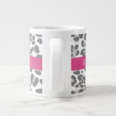 Gray Leopard Print Pattern met Roze naam Grote Koffiekop (Achterkant)