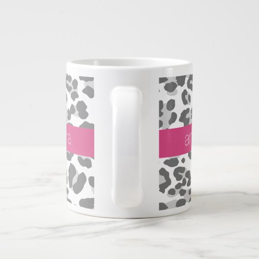 Gray Leopard Print Pattern met Roze naam Grote Koffiekop (Achterkant)