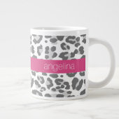 Gray Leopard Print Pattern met Roze naam Grote Koffiekop (Rechts)