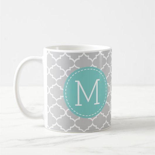 Gray Marokko Quatrefoil Patroon met monogram Koffiemok (Links)