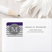 Gray Monogrammed Paars Chevron Etiket (Insitu)