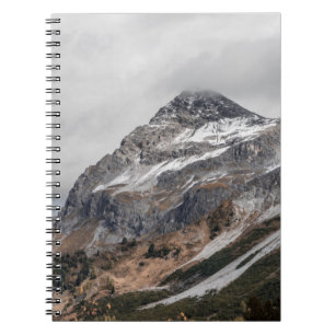 GRAY MOUNTAINS MET SNEEUW GEPAKT MET TR NOTITIEBOEK