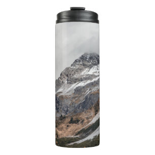 GRAY MOUNTAINS MET SNEEUW GEPAKT MET TR THERMOSBEKER