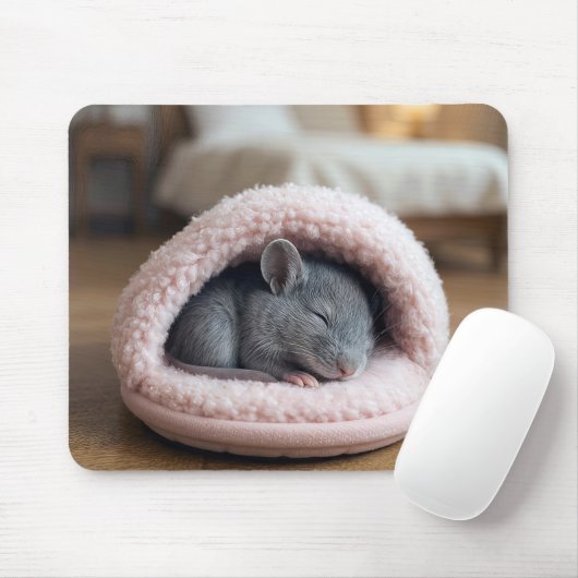 Gray Mouse Sleeping in a Pink Slipper Muismat (Met muis)