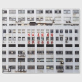 GRAY MULTISTORY BUILDING MET RED ORIENTAL SCRIPT CADEAUPAPIER (Vlak)