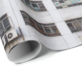 GRAY MULTISTORY BUILDING MET RED ORIENTAL SCRIPT CADEAUPAPIER (Rol Hoek)