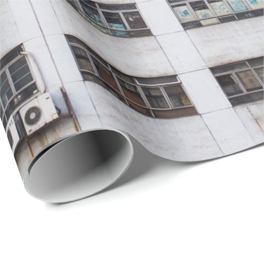 GRAY MULTISTORY BUILDING MET RED ORIENTAL SCRIPT CADEAUPAPIER (Rol Hoek)