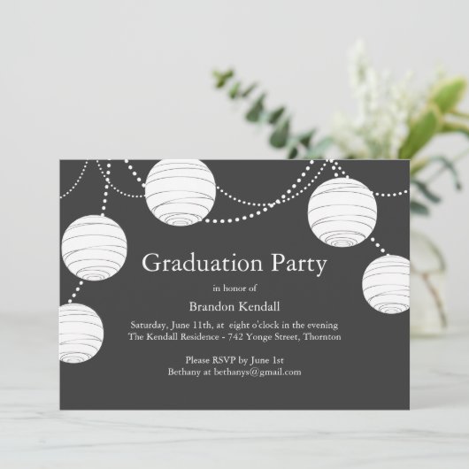 Gray Party Lantern Afstuderen Invitation Kaart (Staand voorkant)