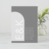 Gray Premium Ultimate Modern Monogram Weddenschap Kaart (Staand voorkant)