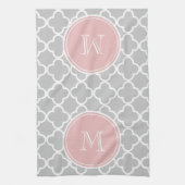 Gray Quatrefoil Patroon, Roze Monogram Theedoek (Verticaal)