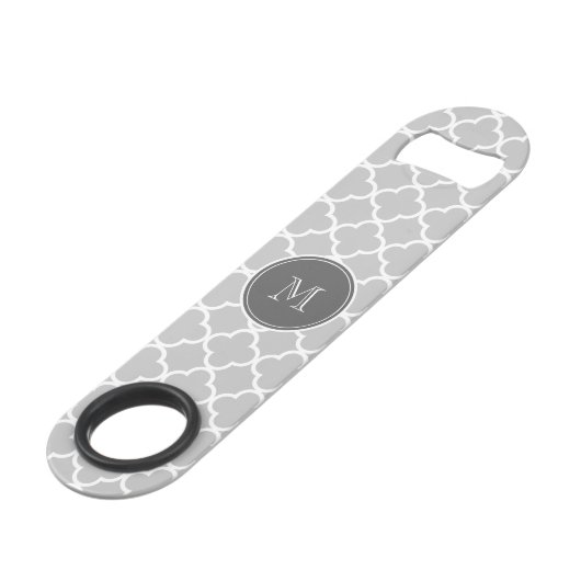 Gray Quatrefoil Pattern, Charcoal Monogram Speed Flessenopener (Voorkant Gekanteld)