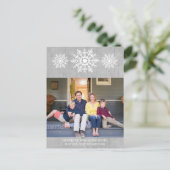 Gray Rustic Snowflake Holiday Foto Feestdagenkaart (Staand voorkant)