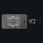 Gray Silver Brushed Metal Monogram Name Script Bagagelabel<br><div class="desc">Een klassiek metalen zilver grijs geborsteld Bagagelabel. Bagagelabel heeft scriptmonogram met een metallic zilveren grijze achtergrond. Voeg je adres op de achterkant van het bagagelabel toe. Ontworpen voor jou door Blackberry Boulevard.</div>