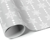 Gray Silver en White Kerstmis Snowflakes Patroon Cadeaupapier (Rol Hoek)