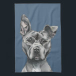 Gray Stalky Pit Bull Dog Tekening Theedoek<br><div class="desc">Dit is een portret van een grijze roofhond met wit op zijn borst. Het heeft één gehoor. Hij heeft een regale blik op zijn gezicht. Hij is aan een grote kant en heeft een groot en spiraal gezicht. Dit werd geschetst met potlood en dan digitaal gekleurd met pastel.</div>