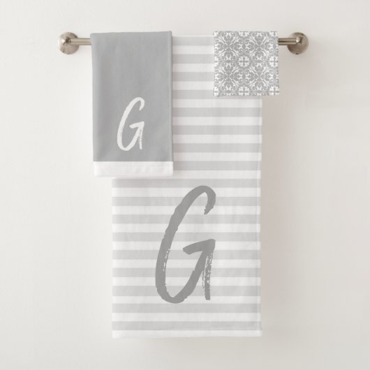 Gray Stripes en Monogram Handdoekset Bad Handdoek (Insitu)