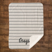Gray Stripes Naam Monogram | Moderne bosbouw Sherpa Deken