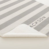 Gray Stripes Naam Monogram | Moderne bosbouw Sherpa Deken (3/4)