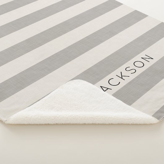 Gray Stripes Naam Monogram | Moderne bosbouw Sherpa Deken (3/4)