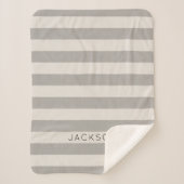 Gray Stripes Naam Monogram | Moderne bosbouw Sherpa Deken (Voorkant)
