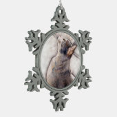 Gray Tuxedo Cat in sneeuwvlokvormig pinda Tin Sneeuwvlok Ornament (Links)