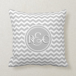 Gray White Chevron Aangepaste Initialen Monogram Kussen
