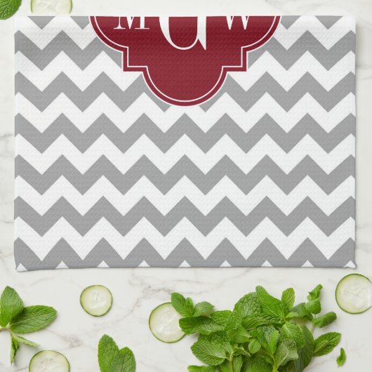 Gray White Chevron Burgundy Quatrefoil 3 Monogram Theedoek (Gevouwen)