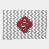Gray White Chevron Burgundy Quatrefoil 3 Monogram Theedoek (Horizontaal)