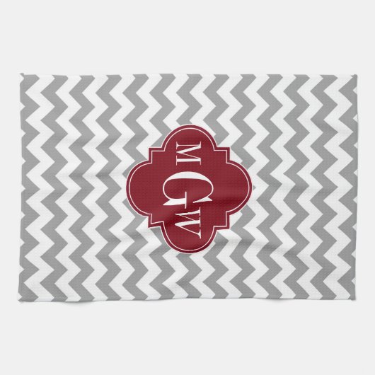 Gray White Chevron Burgundy Quatrefoil 3 Monogram Theedoek (Horizontaal)