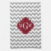 Gray White Chevron Burgundy Quatrefoil 3 Monogram Theedoek (Verticaal)