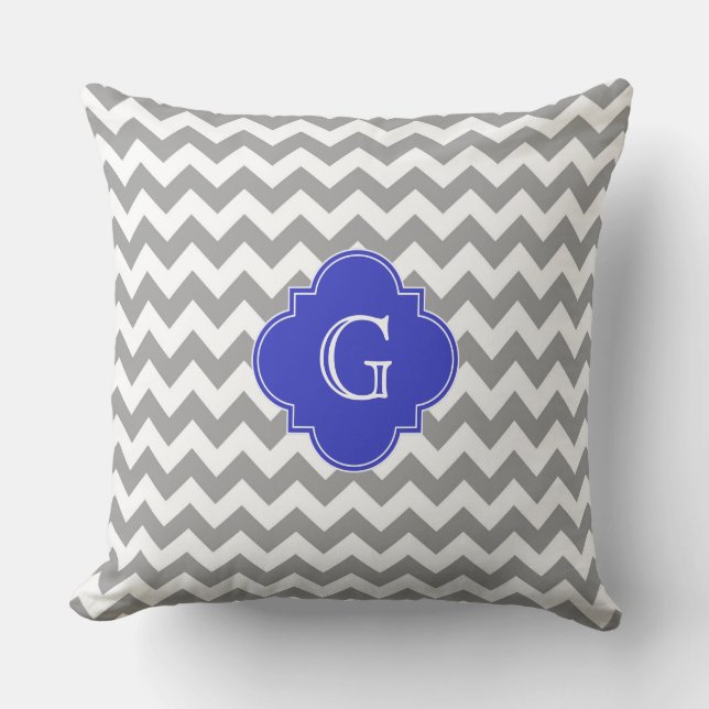 Gray White Chevron Cobalt Blue Quatrefoil Monogram Kussen (Voorkant)