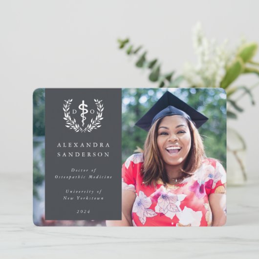 Gray+White Doctor in de osteopathische geneeskunde Aankondiging (Staand voorkant)