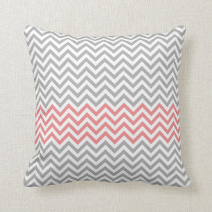 Gray, White en Coral Chevron Kussen