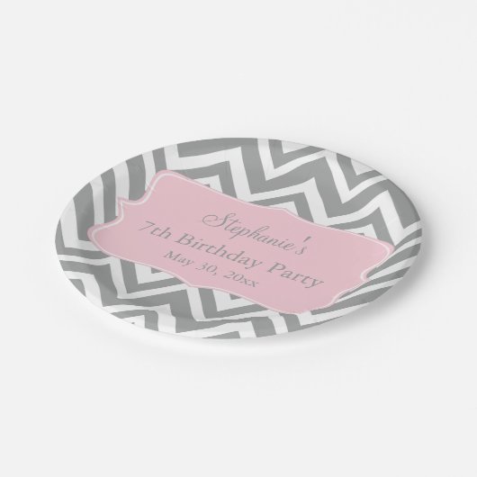 Gray, White en Pastel Pink Chevron Birthday Papieren Bordje (Gekanteld)