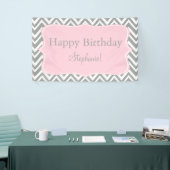 Gray, White en Pastel Pink Chevron Birthday Spandoek (Beurs)