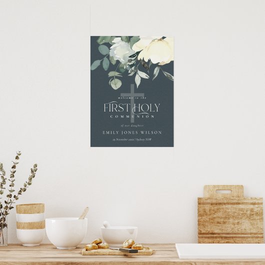 GRAY WHITE FLORAL FIRST HOLY COMMUNION WELCOMM POSTER (Keuken)