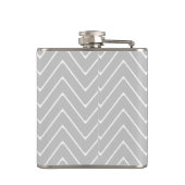 Gray & White Modern Chevron Aangepast monogram Heupfles (Achterkant)