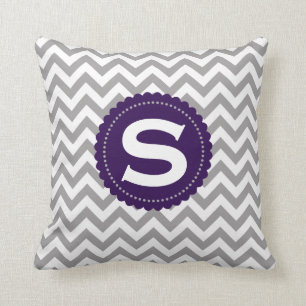 Gray White Monogram Chevron Pattern Kussen
