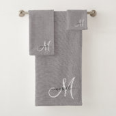 Gray White Monogram Faux Linen Gray Bad Handdoek (Insitu)