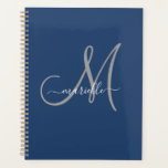 Gray White Monogram Navy Blue Planner<br><div class="desc">Gepersonaliseerde grijze en witte monogrammed planner met een manuscriptdoopvont op een marine blauwe achtergrond. Eenvoudige elegantie.</div>
