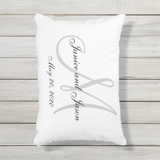 Gray White Monogram Weddenschap Pillow Buitenkussen (Voorkant (verticaal))