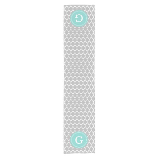 Gray White Moroccan #4Sm Aqua Rnd Monogram Korte Tafelloper (Voorkant)