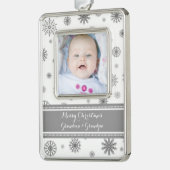 Gray White Snow Grandouders Kerstversier Verzilverd Omlijst Ornament (Links)