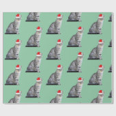 Gray White Striped Cat met een Santa Hat Cadeaupapier (Vlak)