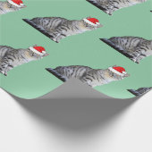 Gray White Striped Cat met een Santa Hat Cadeaupapier (Hoek)