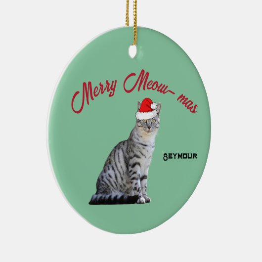 Gray White Striped Cat met een Santa Hat Keramisch Ornament (Rechts)