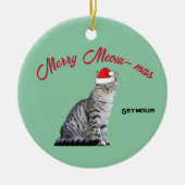 Gray White Striped Cat met een Santa Hat Keramisch Ornament (Voorkant)