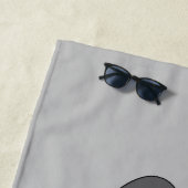 Gray & White Tuxedo Cat Strandlaken (In situ)