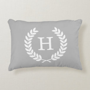Gray White Wheat Laurel Wreated Initiaal Monogram Decoratief Kussen
