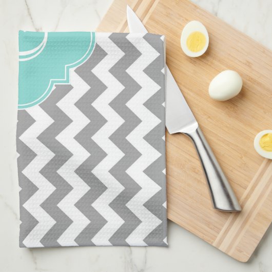 Gray Wht Chevron Aqua Quatrefoil Monogram Theedoek (Quarter Fold)